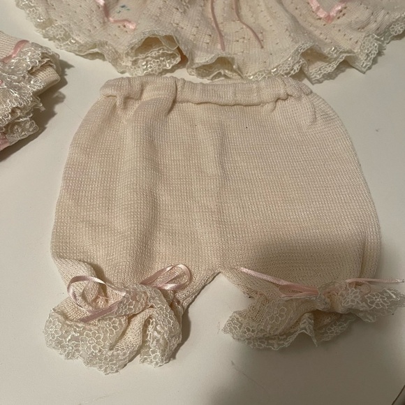 Adorable Benewborn set of three pieces,dresses pants and blankets. Soft and New - Picture 5 of 11